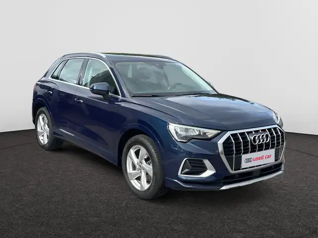 Audi Q3 view 4