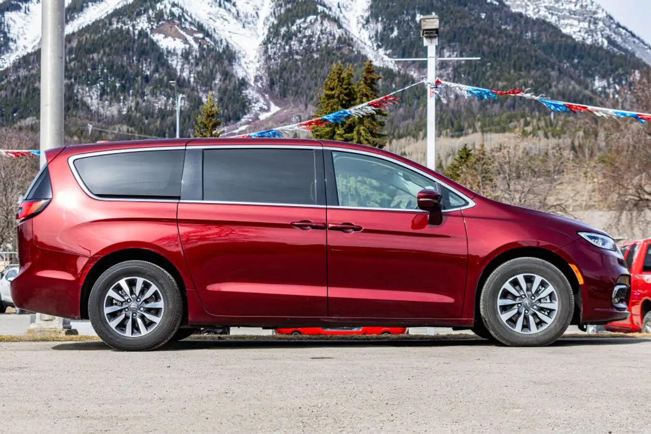 Chrysler Pacifica снимка Chrysler Pacifica