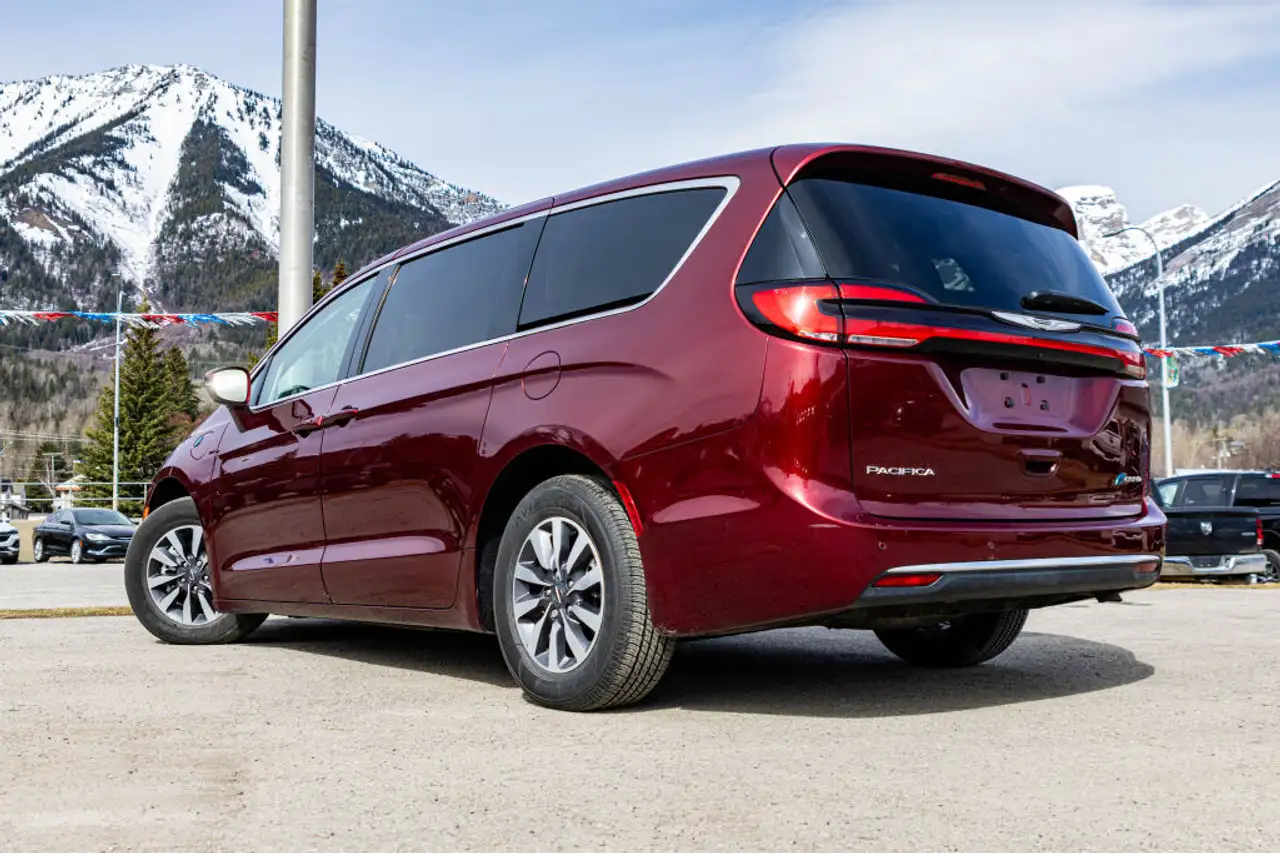 Chrysler Pacifica снимка Chrysler Pacifica