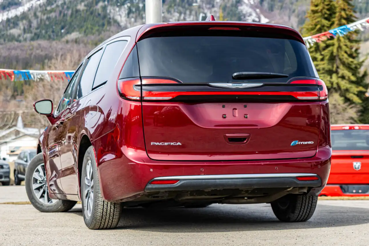 Chrysler Pacifica снимка Chrysler Pacifica