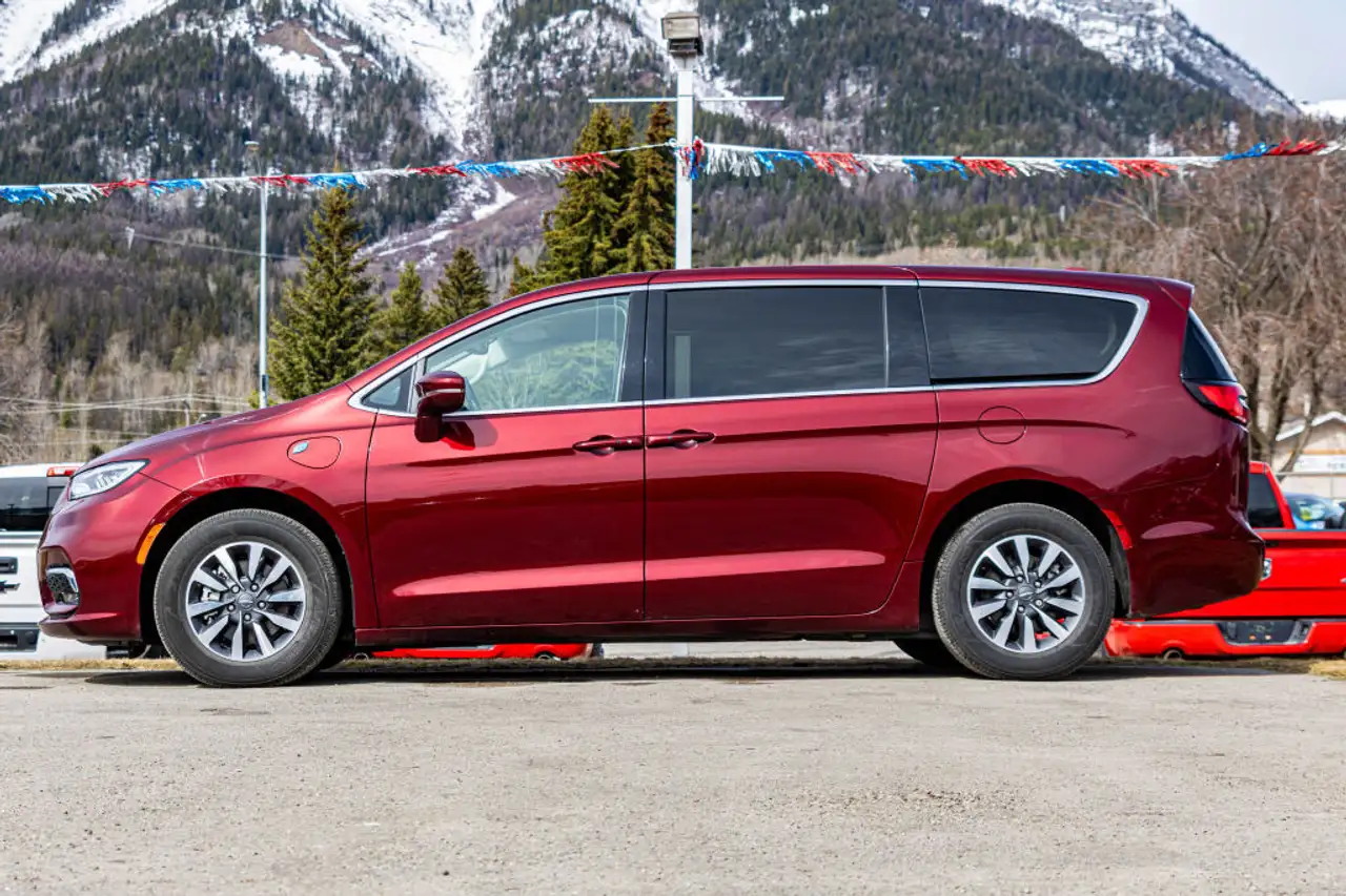 Chrysler Pacifica снимка Chrysler Pacifica