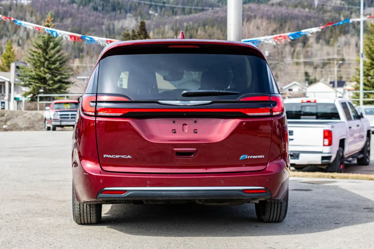 Chrysler Pacifica снимка Chrysler Pacifica
