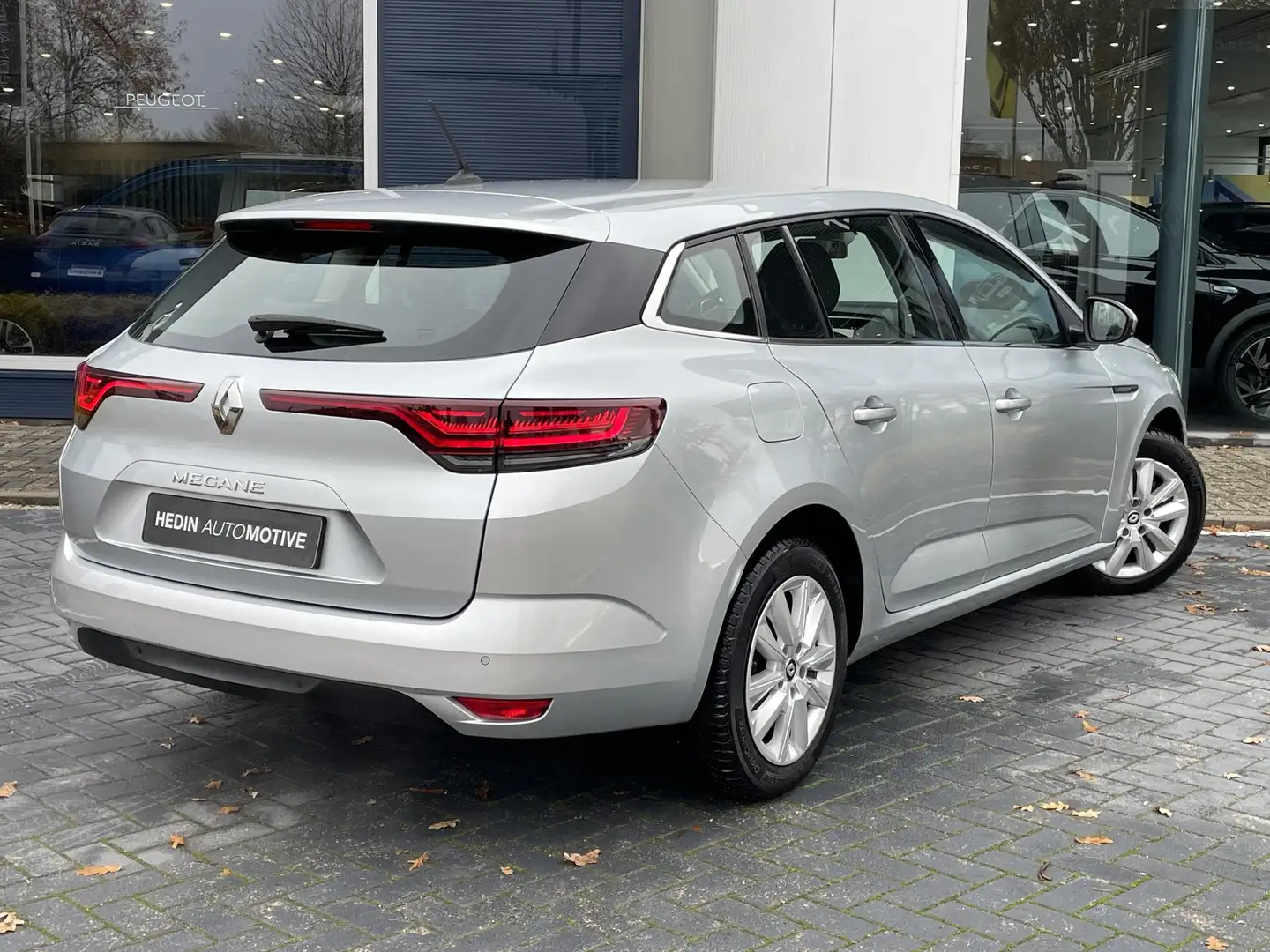 Renault Megane Estate 1.3 TCe 140 Equilibre | Navigatie | Climate Zilver - 2
