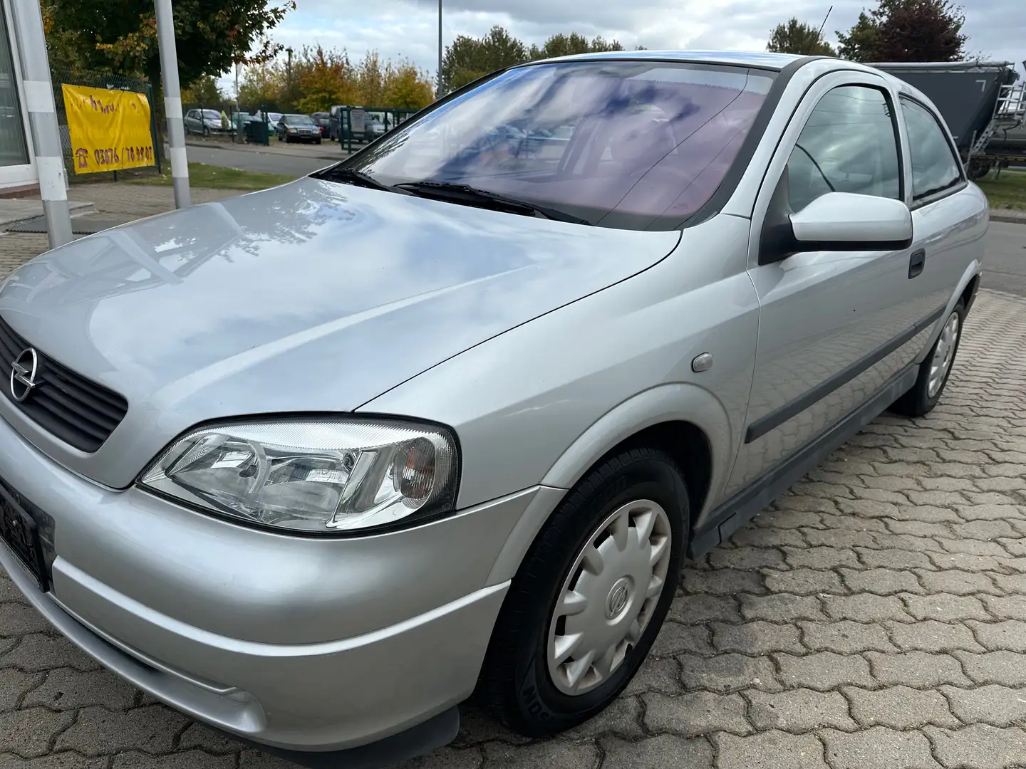 Opel Astra Gris - 1