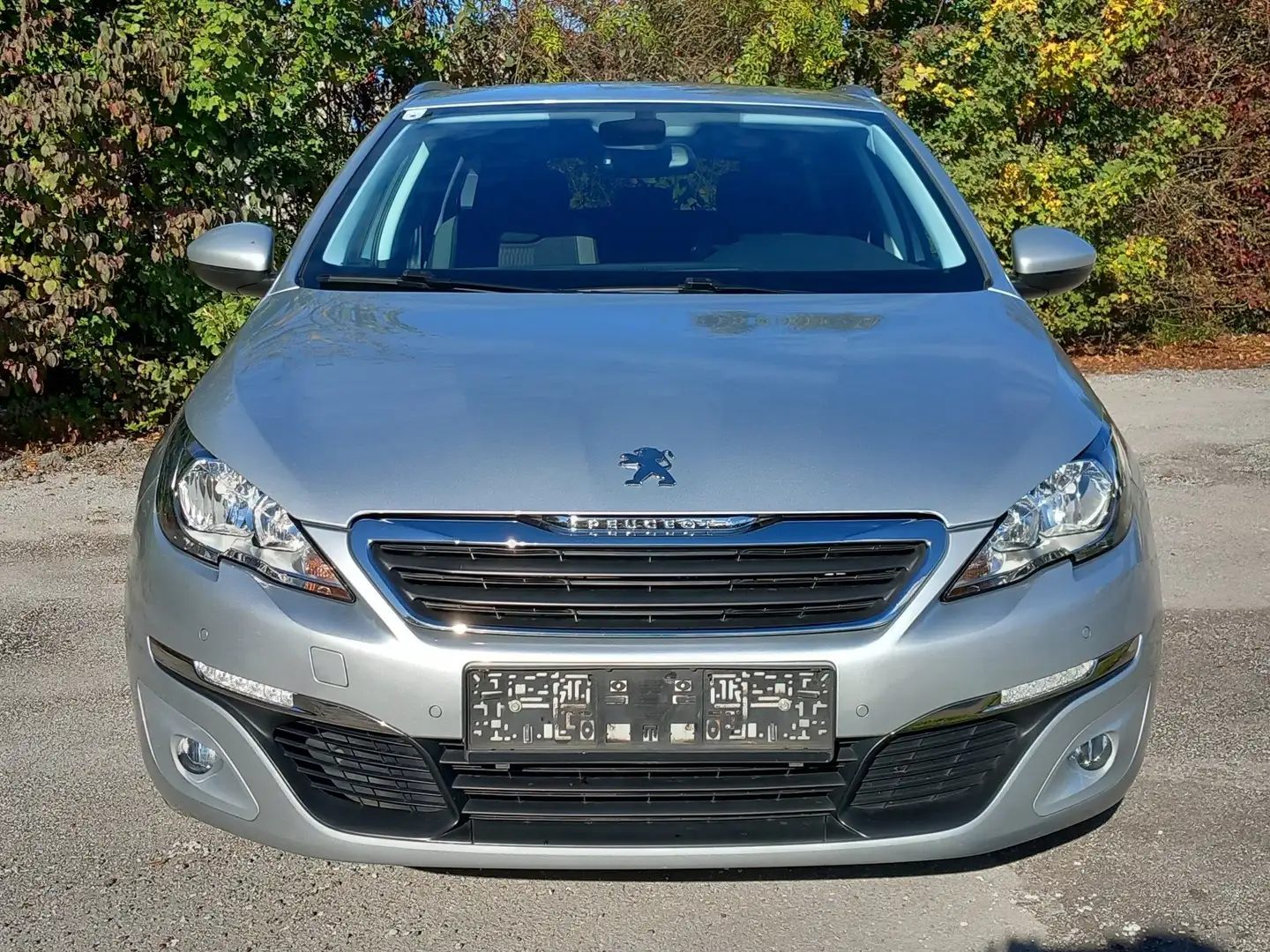 Peugeot 308 308 SW 1,6 BlueHDi 100 Style S Silber - 1