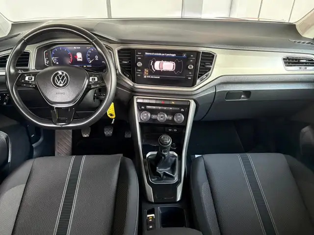 Volkswagen T-Roc view 10