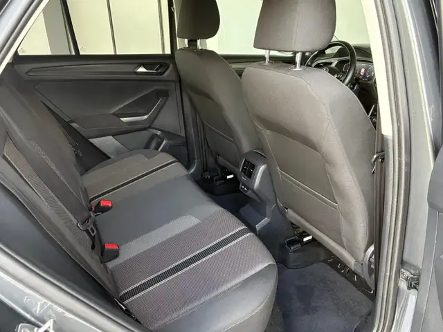 Volkswagen T-Roc view 8