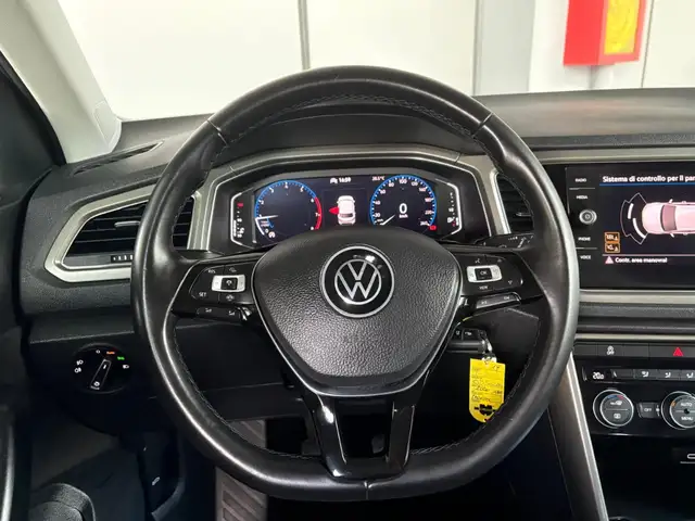 Volkswagen T-Roc view 15