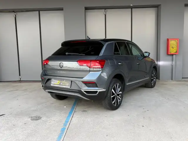 Volkswagen T-Roc view 4
