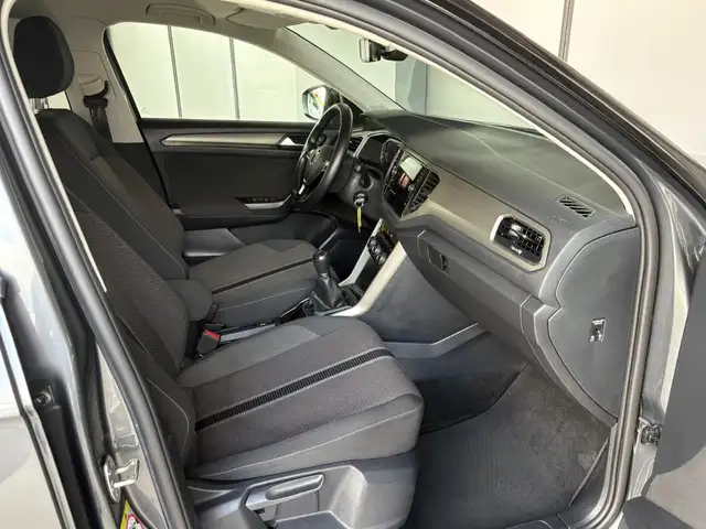 Volkswagen T-Roc view 7