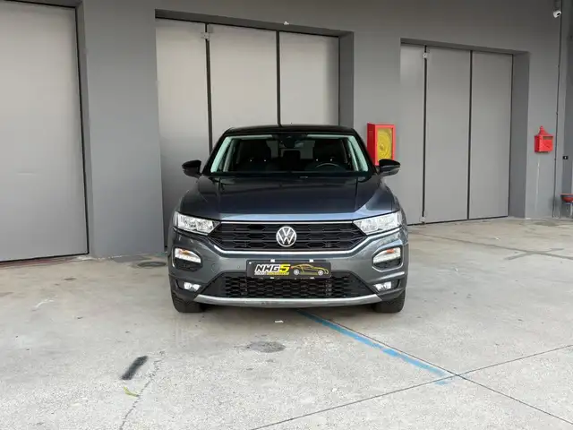 Volkswagen T-Roc view 3