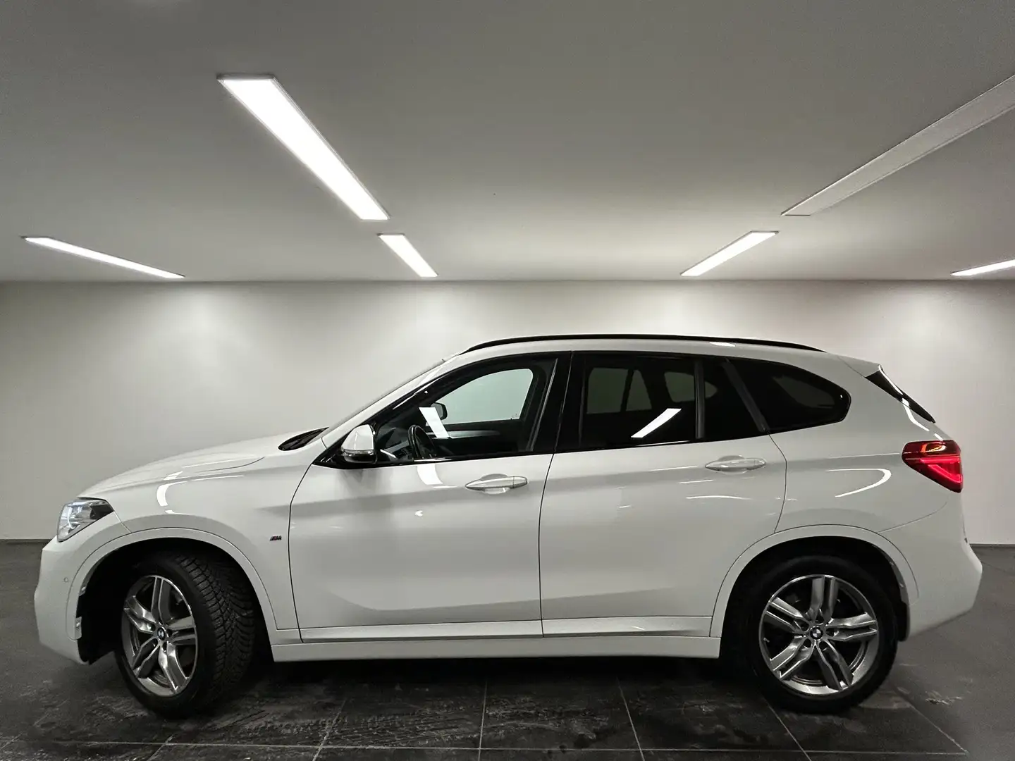 BMW X1 xDrive20i M Sportpaket Head-Up PDC LED DAB AHK Blanc - 2