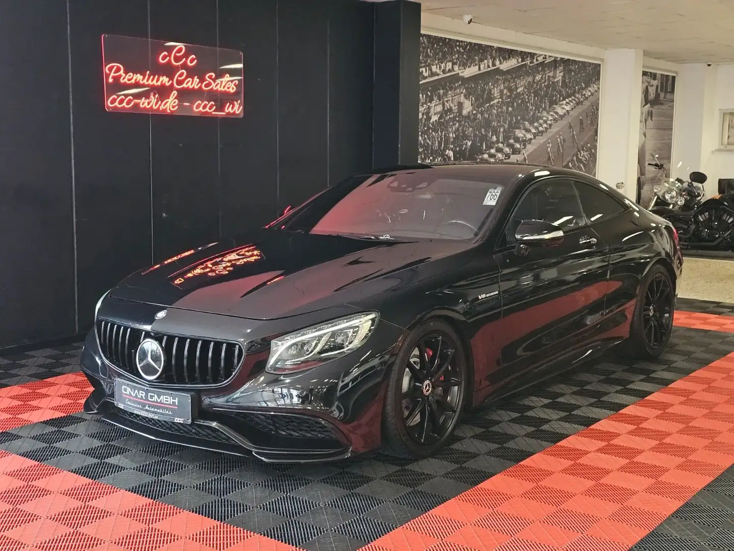 Mercedes-Benz S 63 AMG Coupe 4M (BURM/HUD/NIGHTV/PANO/MASSAGE Černá - 1