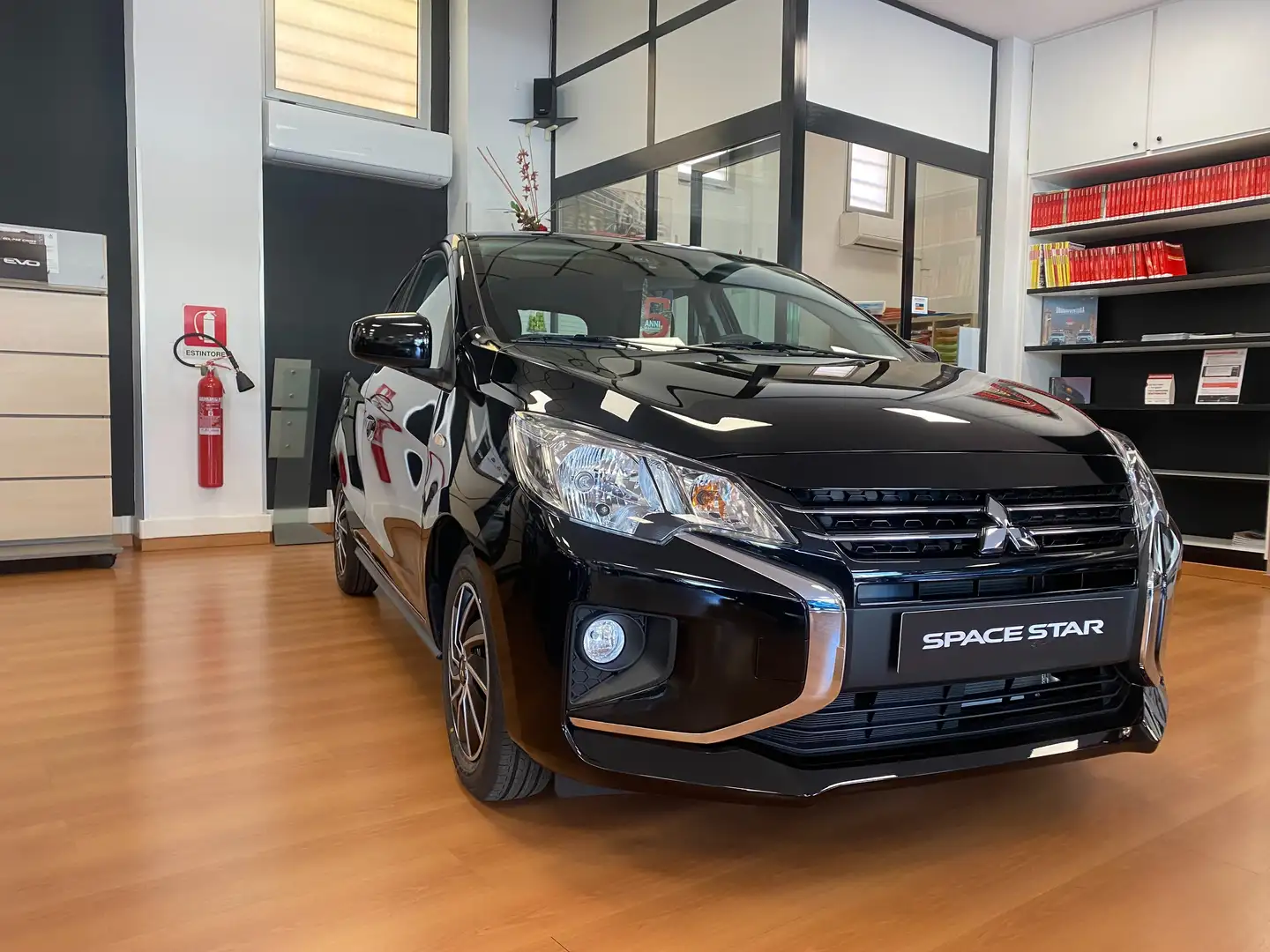 Mitsubishi Space Star invite Gpl 71cv Schwarz - 2