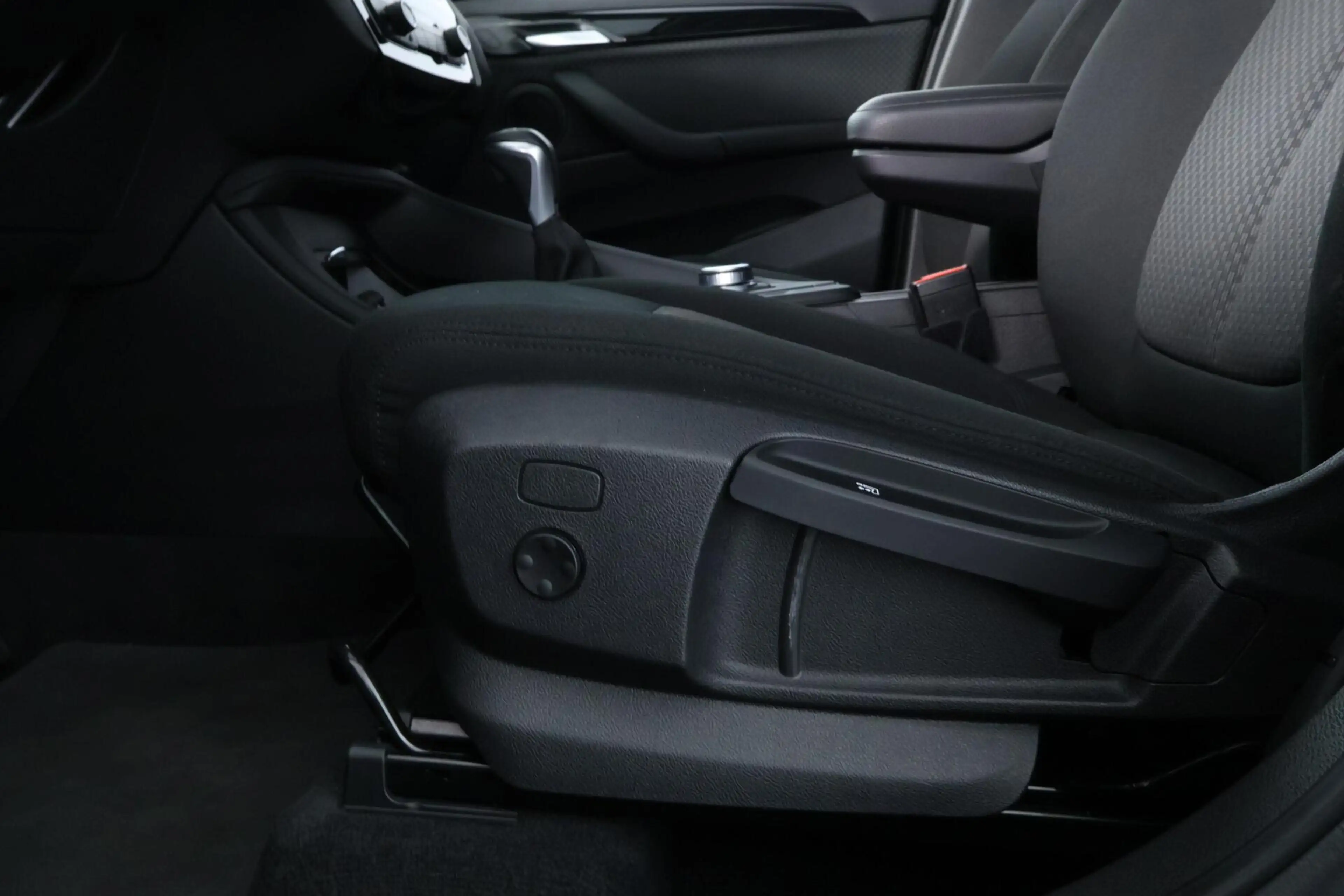 BMW X1 xDrive25e Business Edition Plus |LED|HUD|PDC|SFEER — photo 12