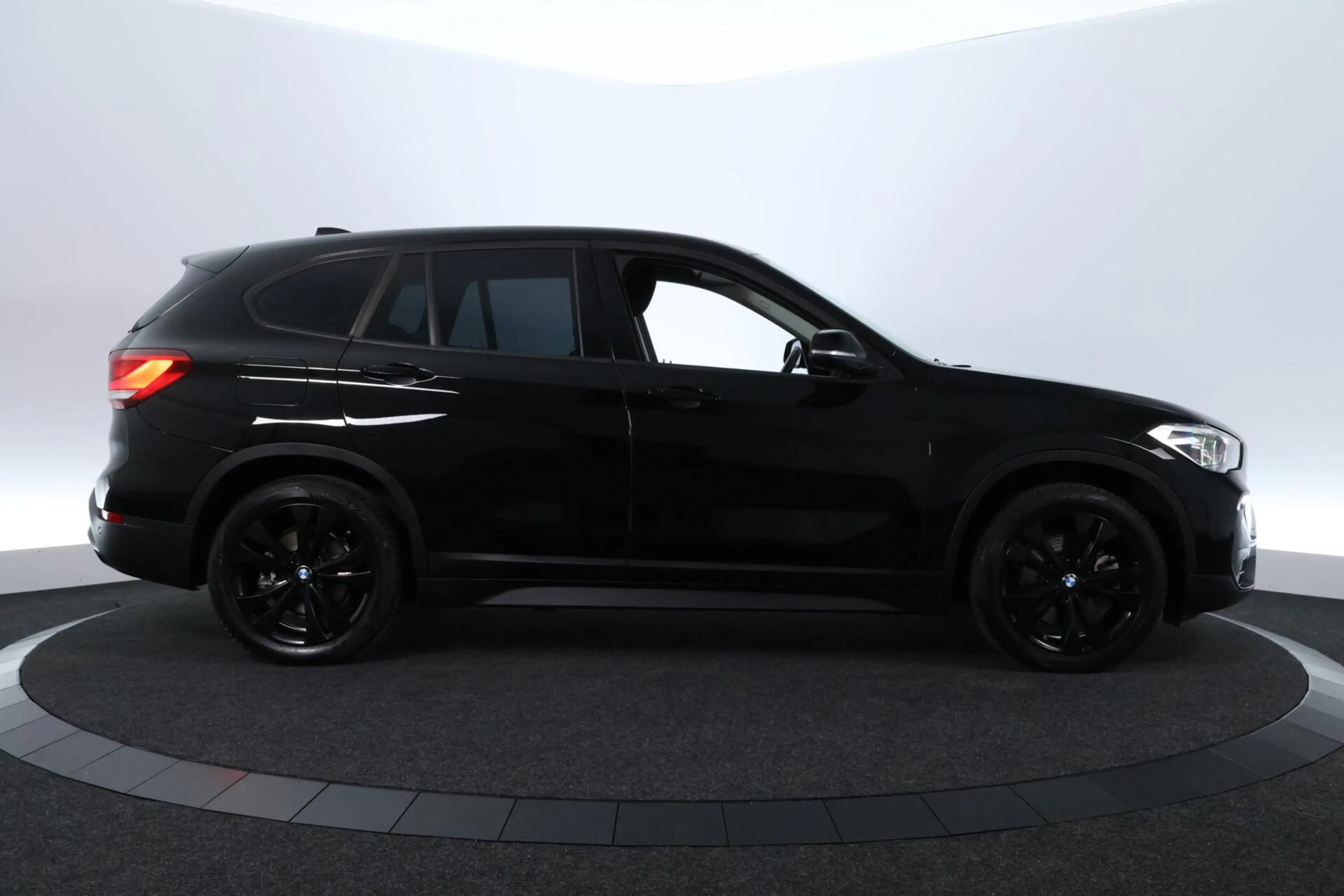 BMW X1 xDrive25e Business Edition Plus |LED|HUD|PDC|SFEER — photo 4