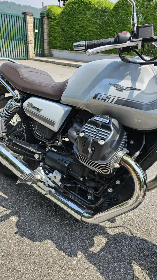 Moto Guzzi V 7 Zilver - 2