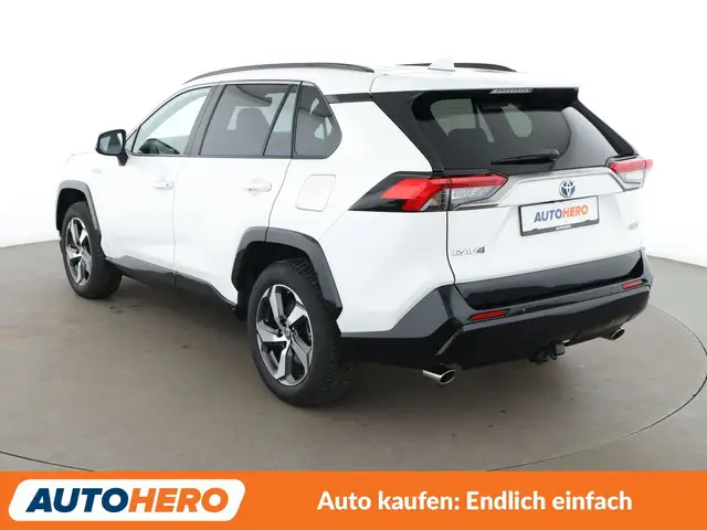 Toyota RAV4 view 4