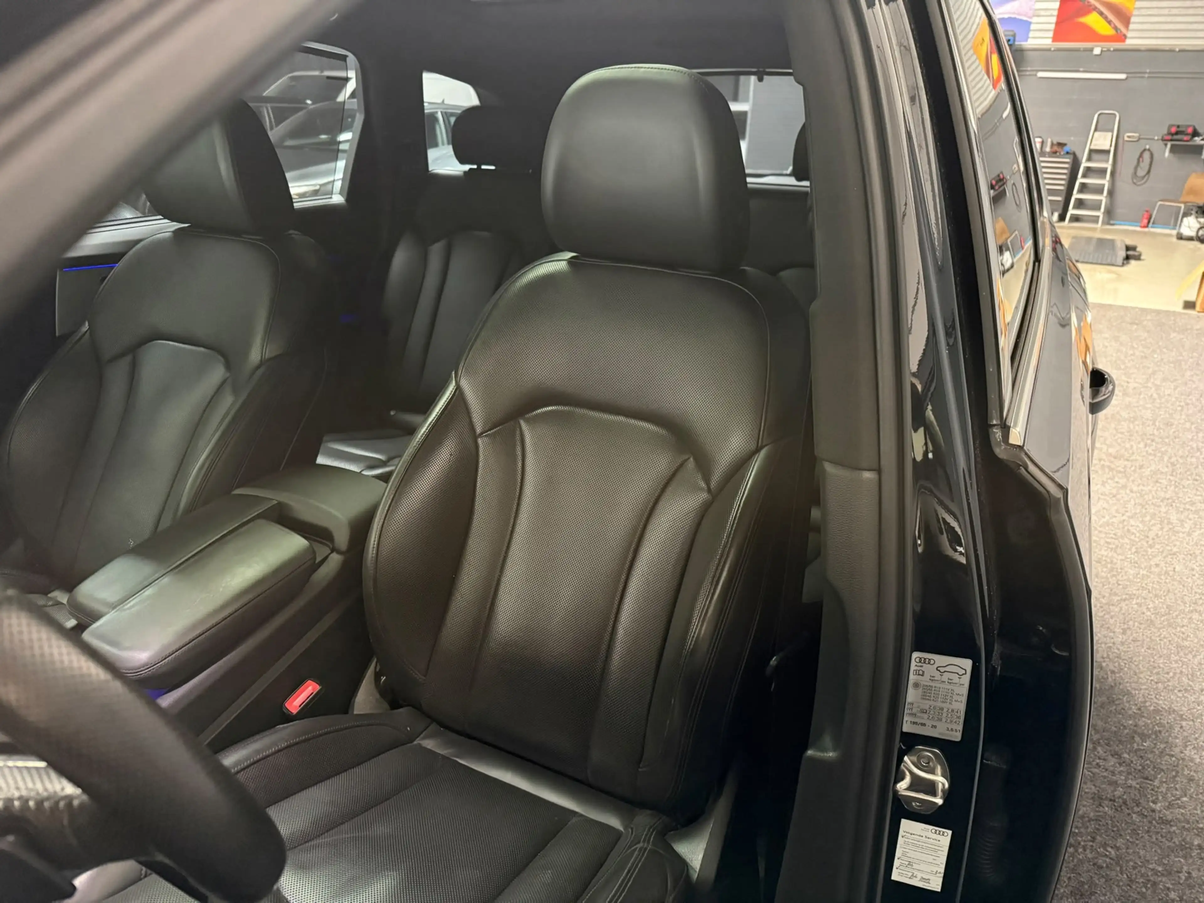 Audi Q7 e-tron 3.0 TDI quattro Sport — photo 11