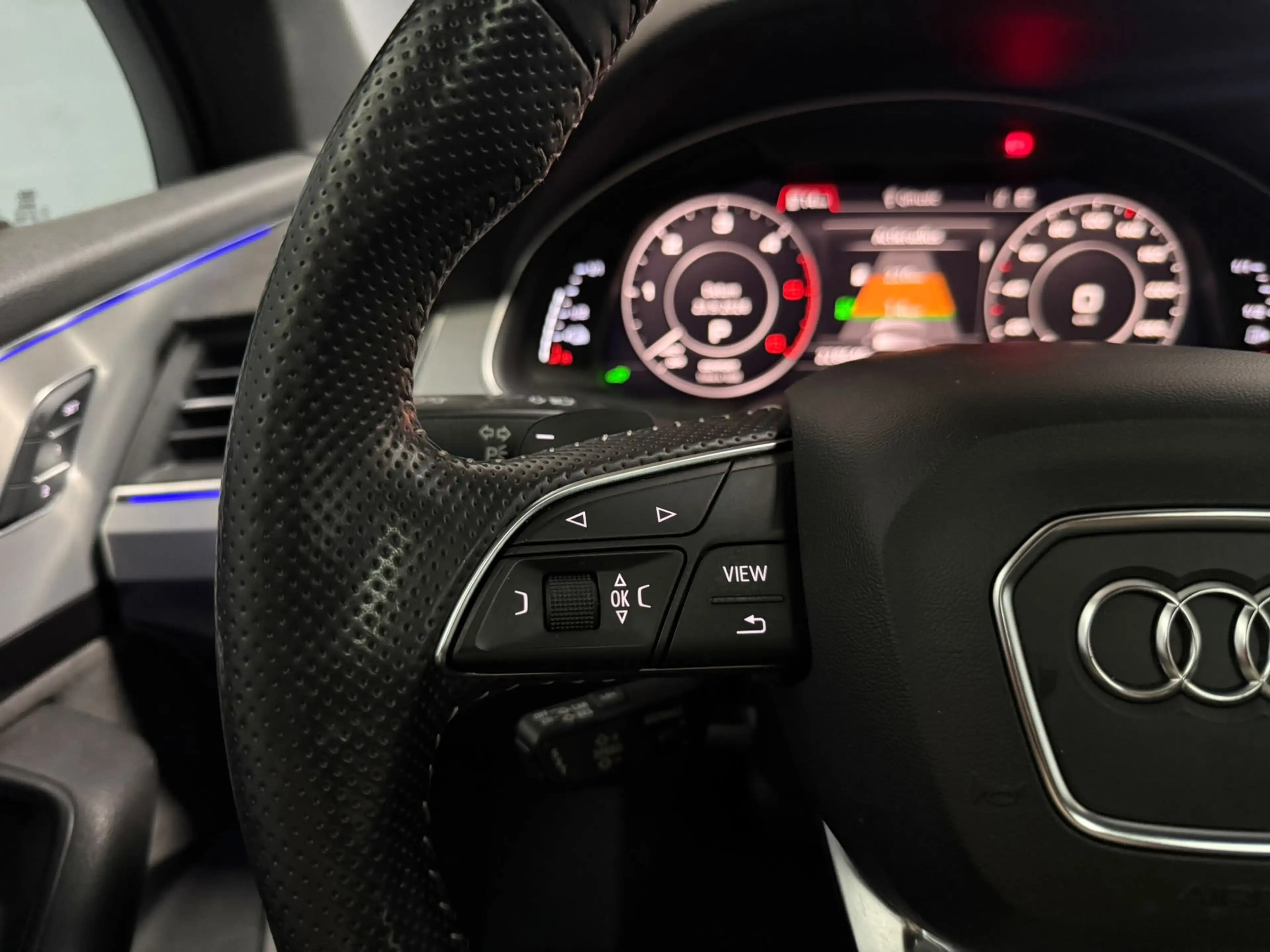 Audi Q7 e-tron 3.0 TDI quattro Sport — photo 15