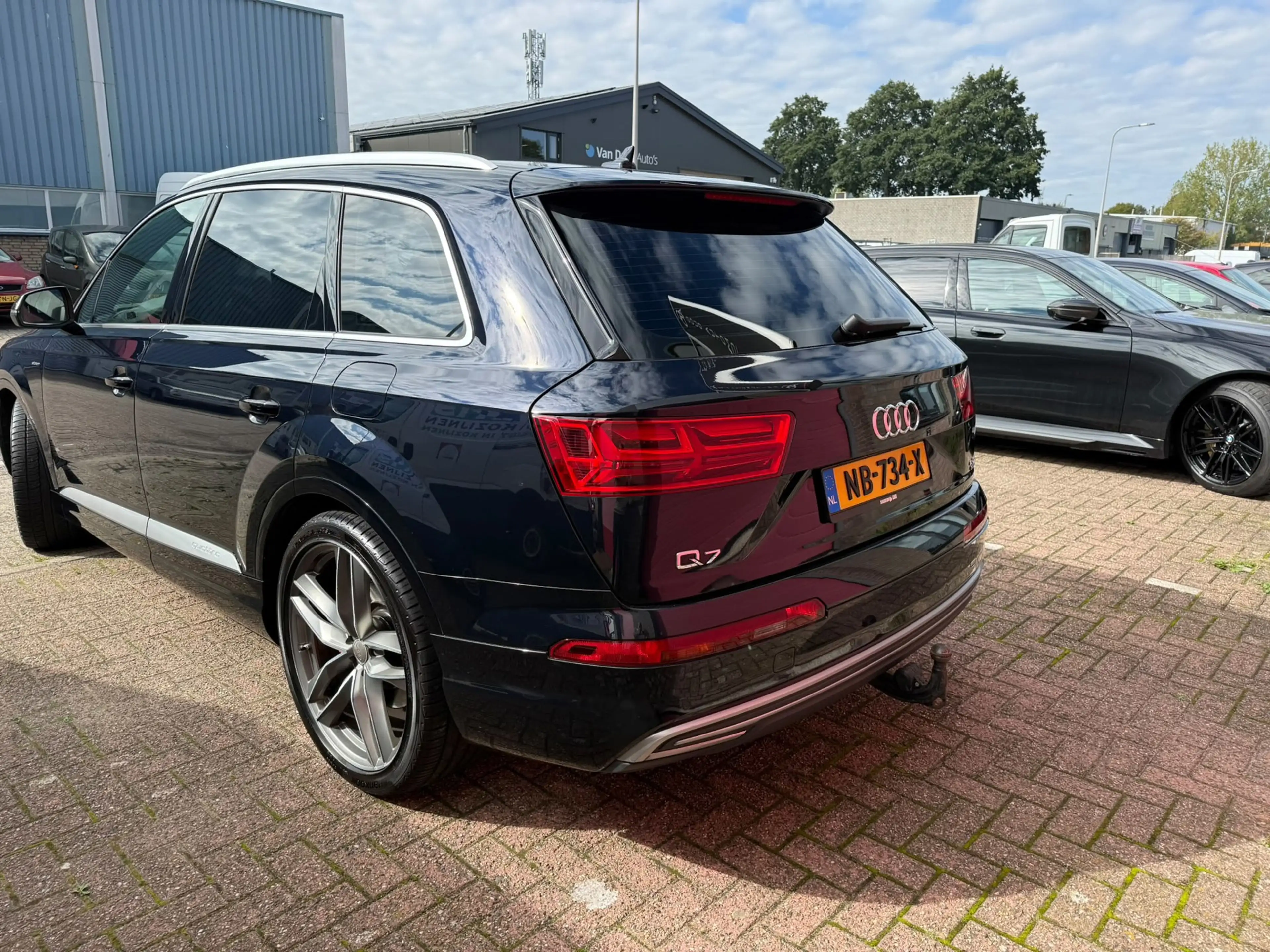 Audi Q7 e-tron 3.0 TDI quattro Sport — photo 8