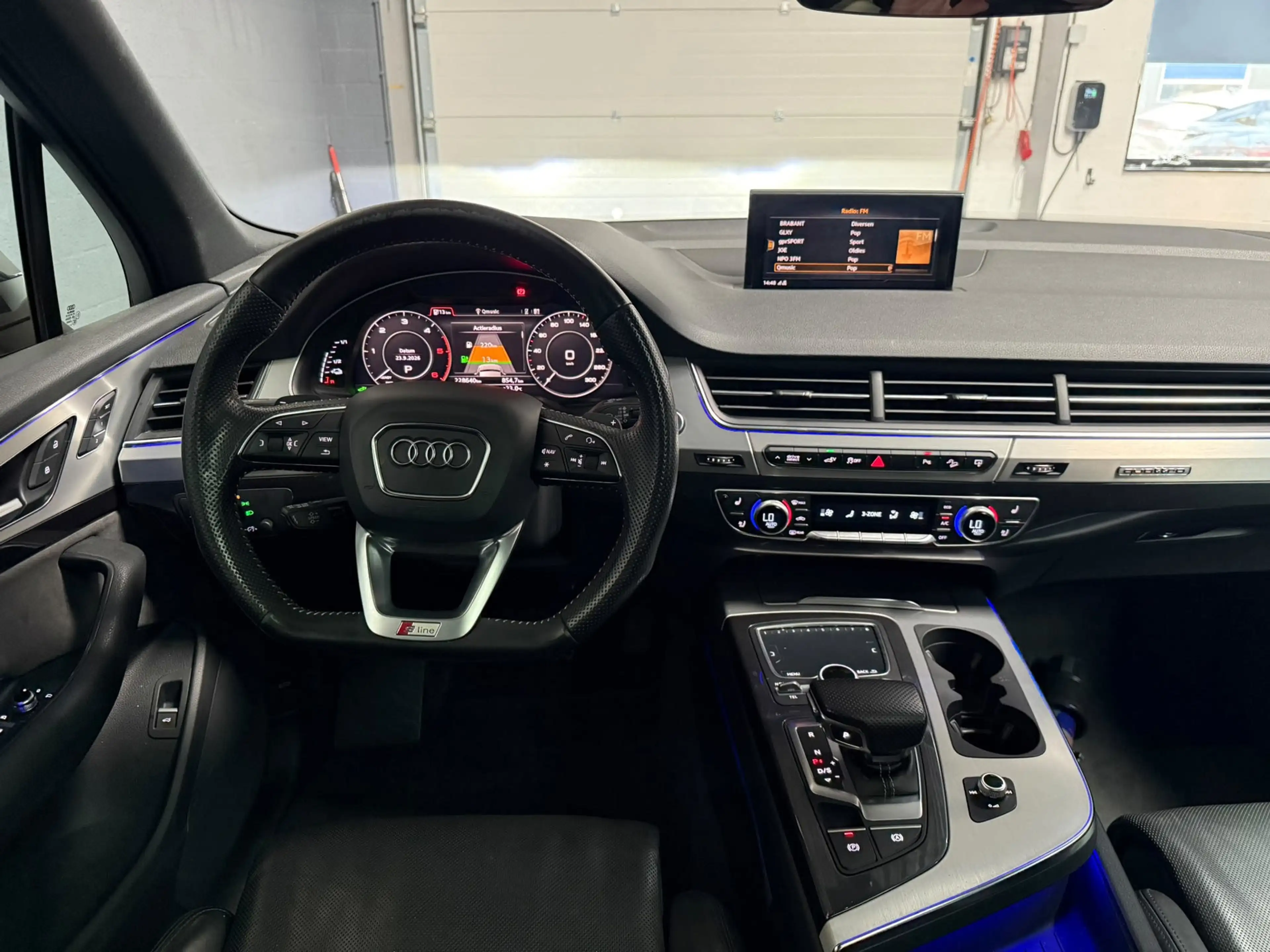 Audi Q7 e-tron 3.0 TDI quattro Sport — photo 13