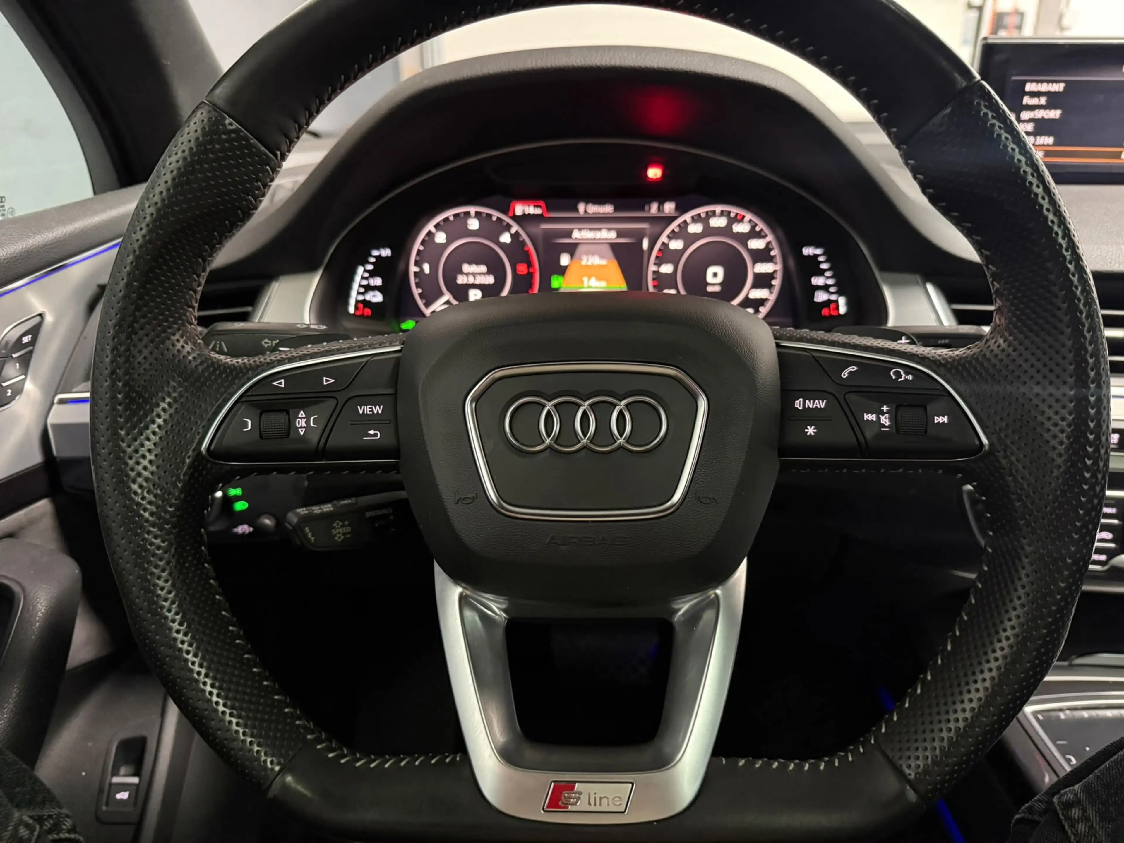 Audi Q7 e-tron 3.0 TDI quattro Sport — photo 14