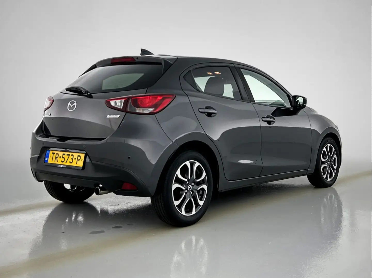 Mazda 2 1.5 Skyactiv-G GT-M | Navigatie | PDC | Dodehoekbe Grijs - 2