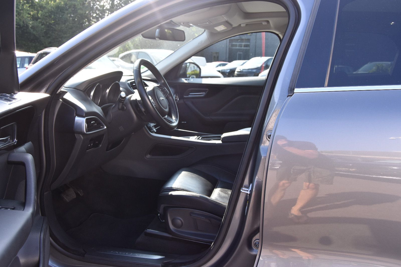 Jaguar F-Pace F-PACE Prestige AWD*Panorama*20"Alu*Leder* — photo 10