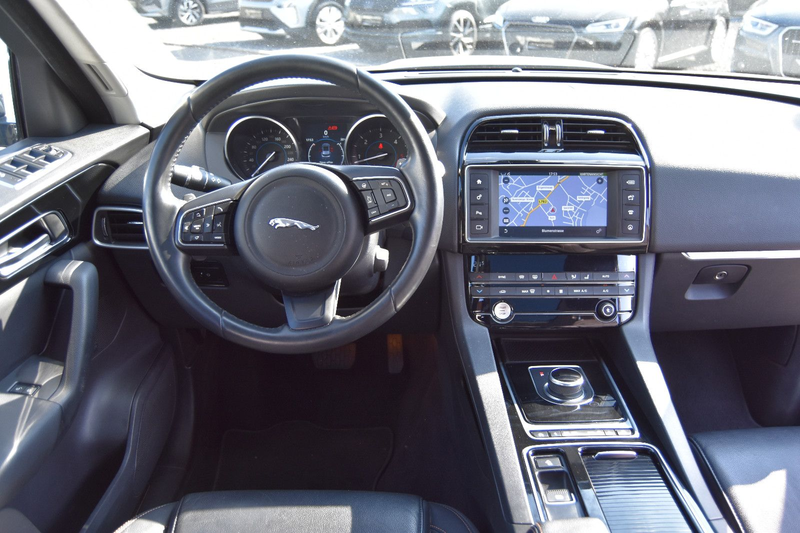 Jaguar F-Pace F-PACE Prestige AWD*Panorama*20"Alu*Leder* — photo 12