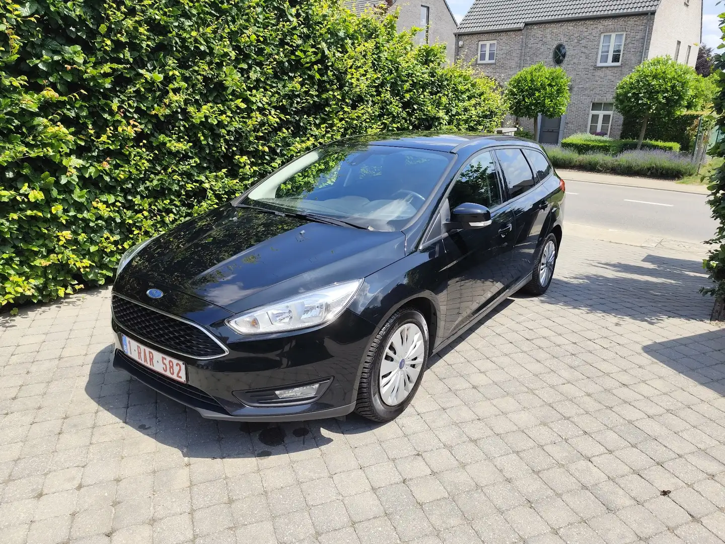 Ford Focus Turnier 1.0 EcoBoost Start-Stopp-System Business E Negro - 1