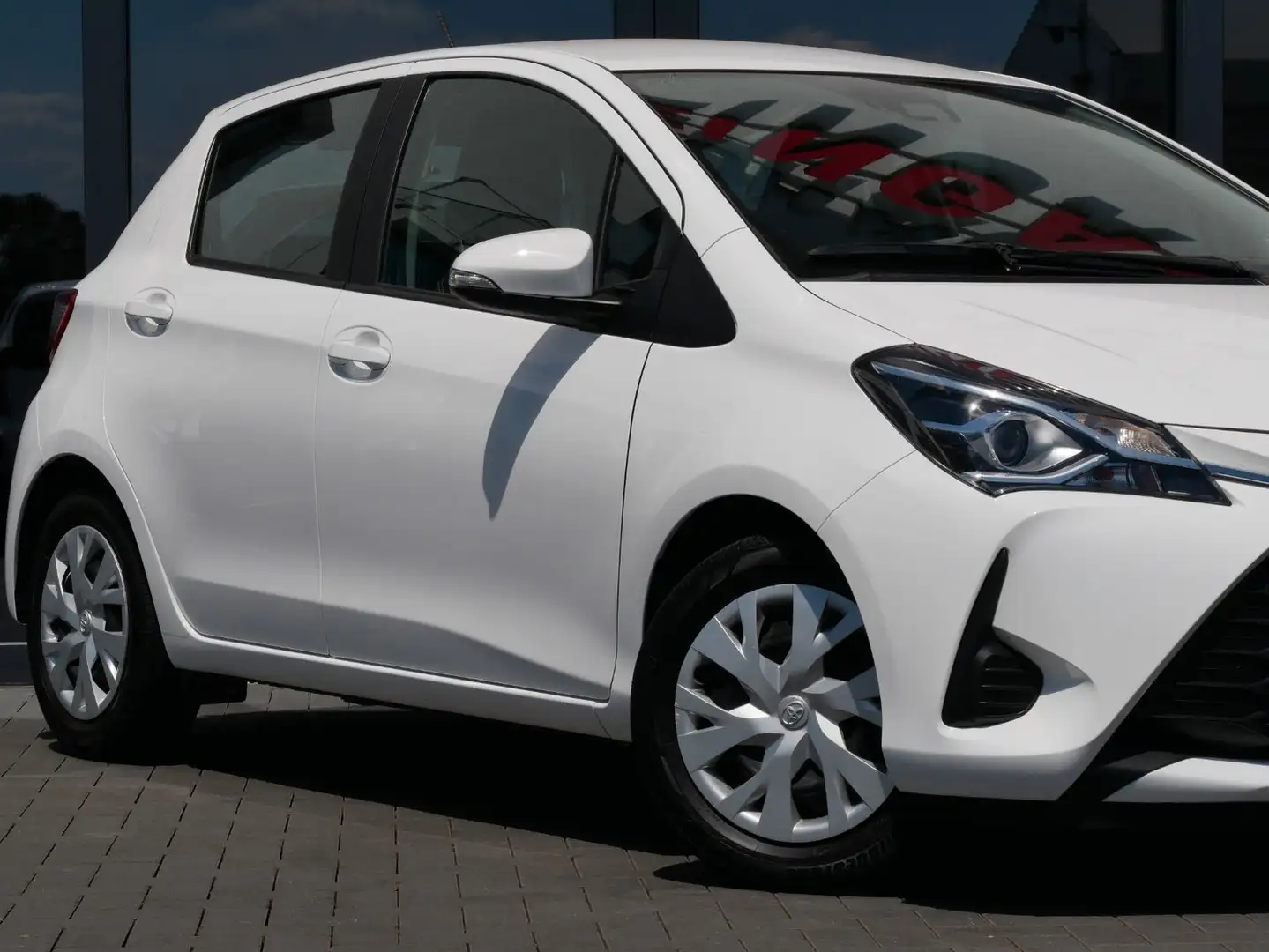 Toyota Yaris Comfort R-KAMERA 1. HAND NAVI Bílá - 2