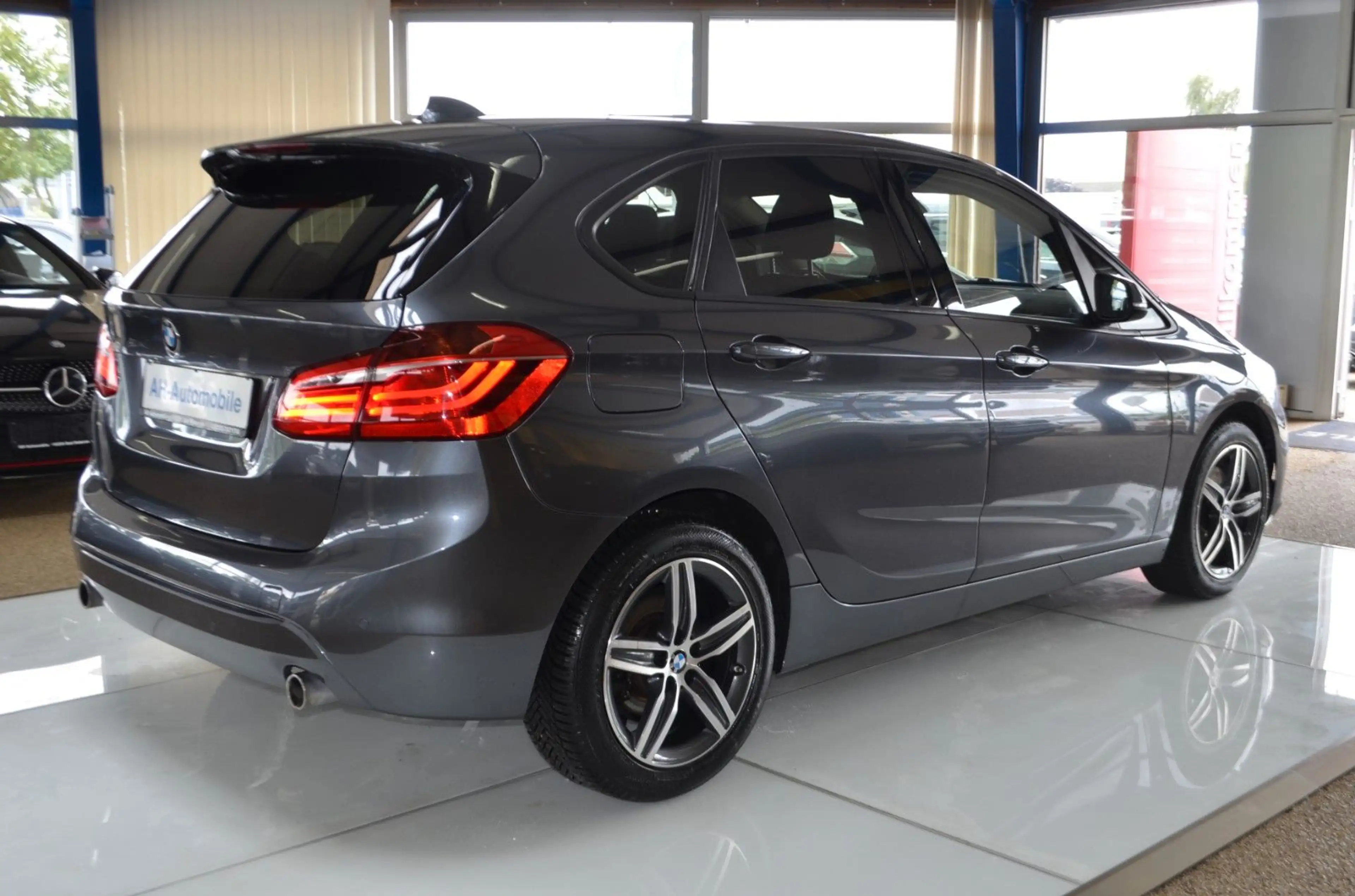 BMW 220 Active Tourer Sport Line AUTOMATIK / XENON — photo 4