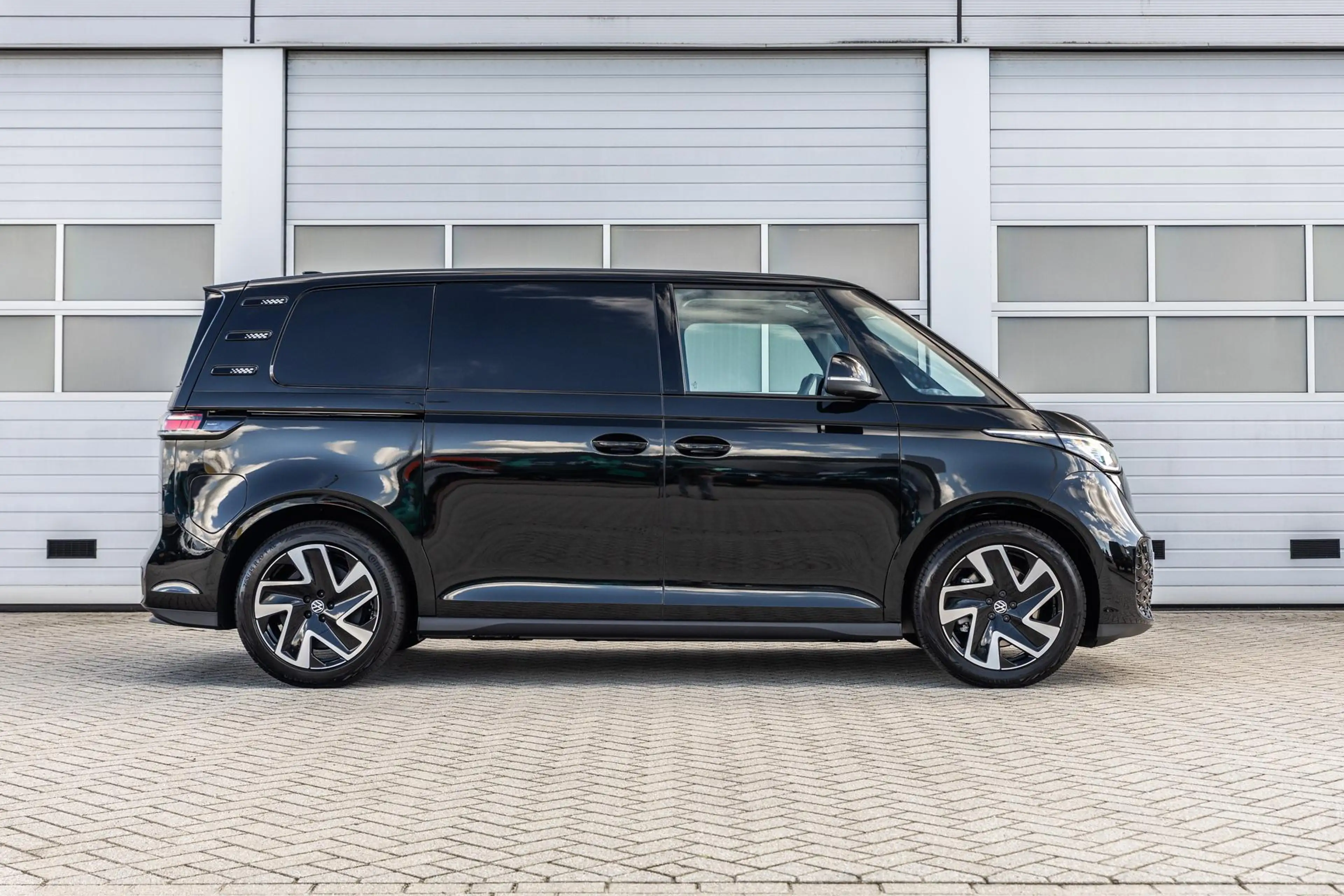 Volkswagen ID. Buzz Cargo 286pk Bulli Limited Edition 79 kWh | 20" Velgen | — photo 3