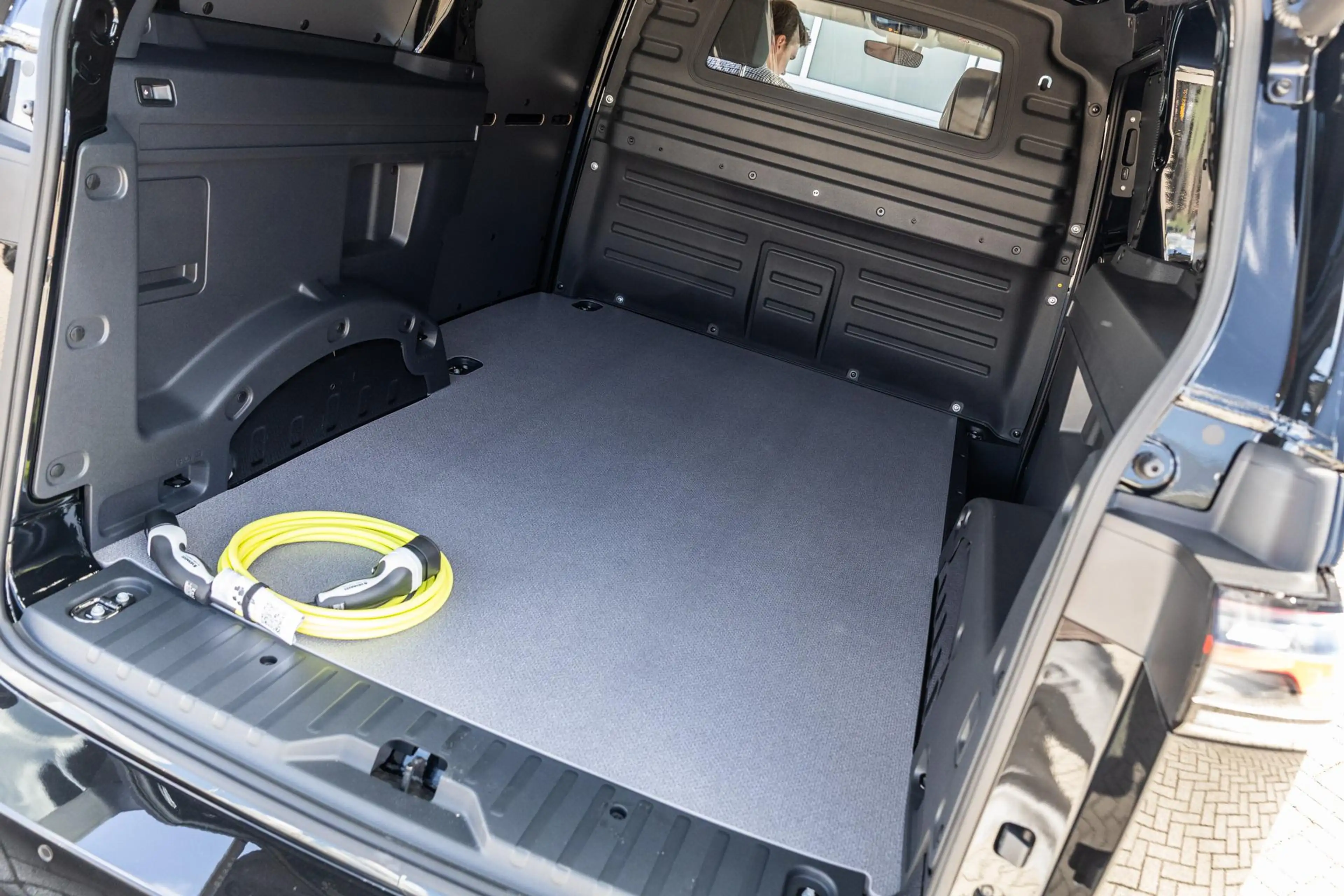 Volkswagen ID. Buzz Cargo 286pk Bulli Limited Edition 79 kWh | 20" Velgen | — photo 6
