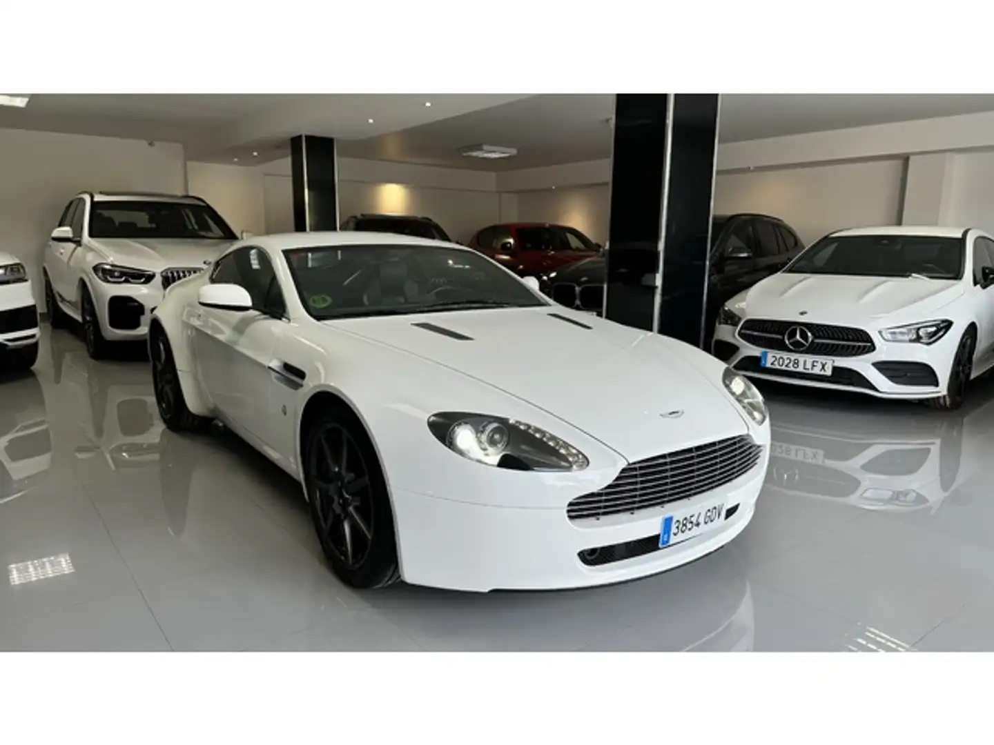 Aston Martin Vantage White - 1