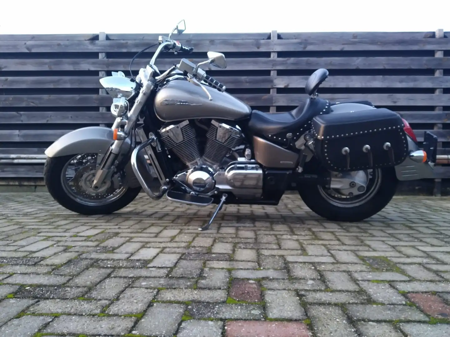 Honda VTX 1800 Beige - 1