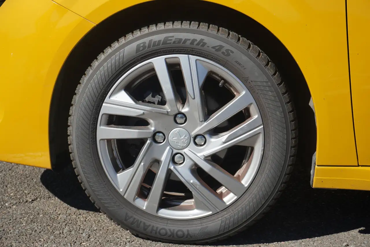 Peugeot 208 208 — photo 24