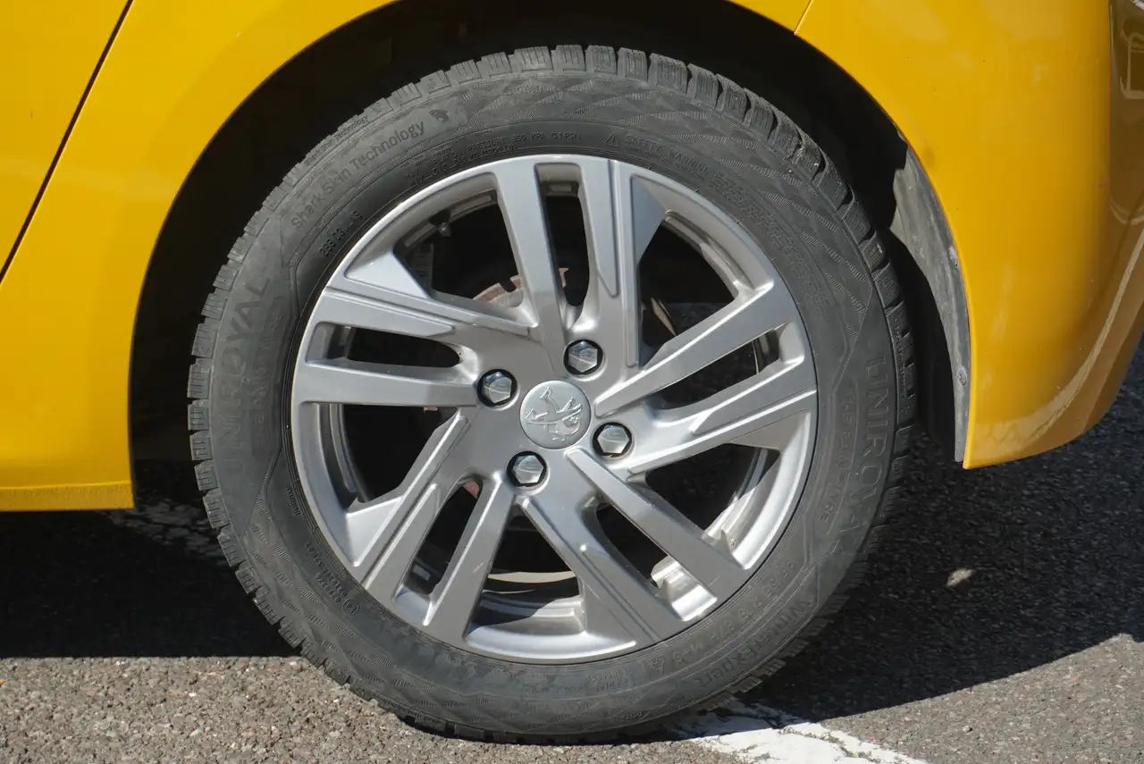 Peugeot 208 208 — photo 25