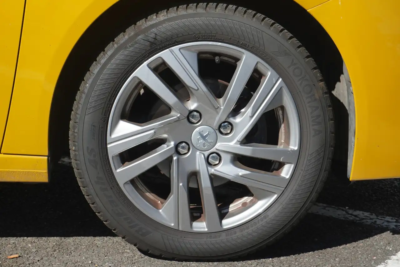 Peugeot 208 208 — photo 26