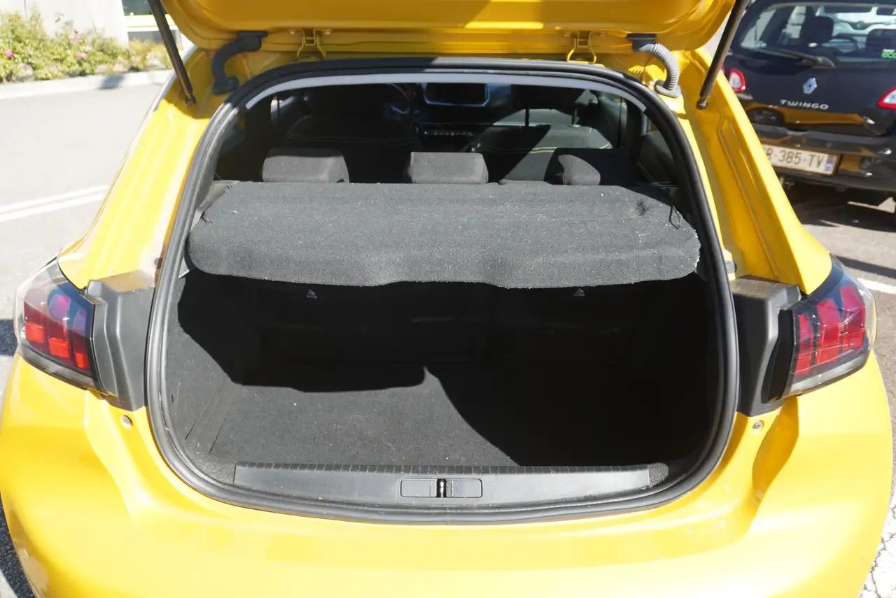 Peugeot 208 208 — photo 14
