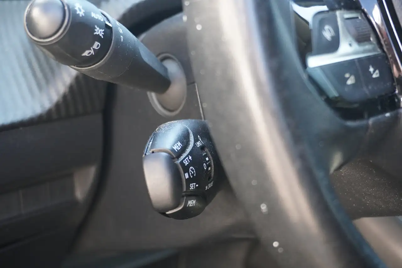 Peugeot 208 208 — photo 18