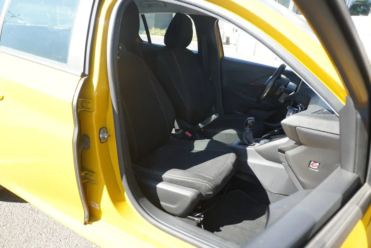 Peugeot 208 208 — photo 12