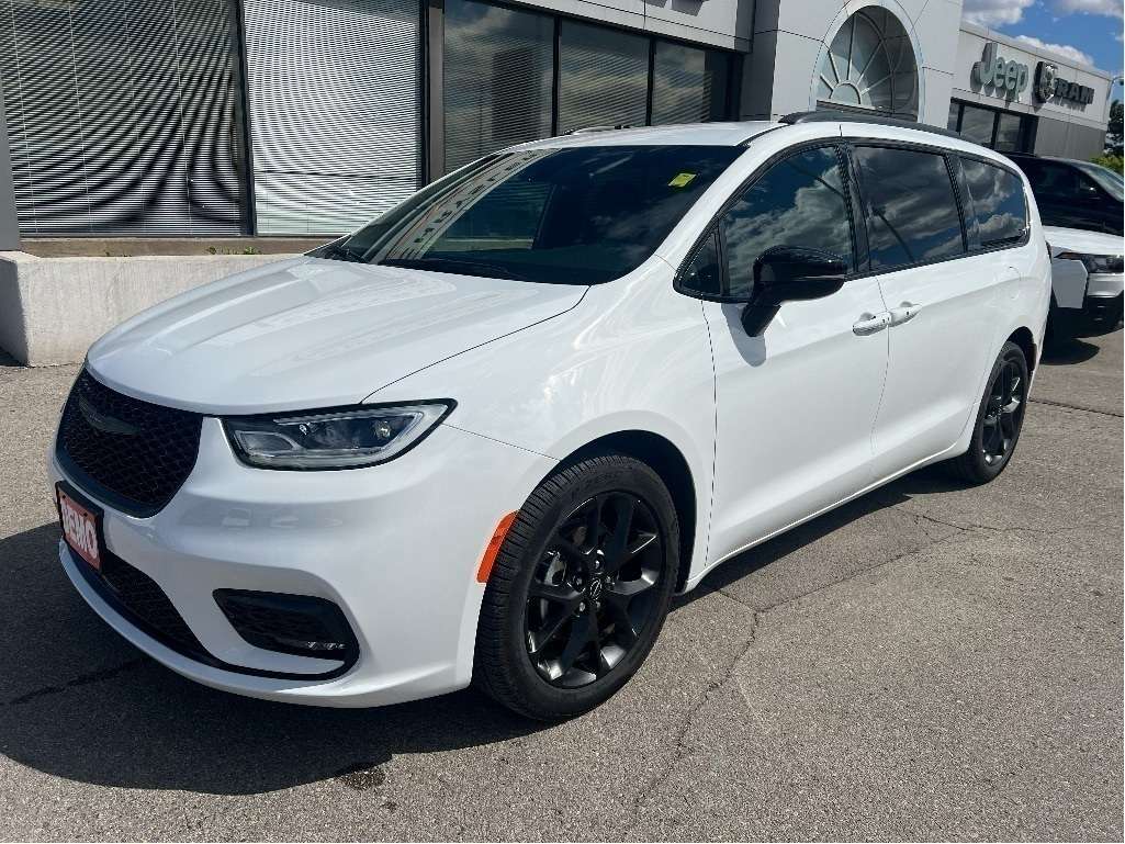 White 2026 Chrysler Pacifica Minivan Front-Wheel Drive 9-Speed Automatic