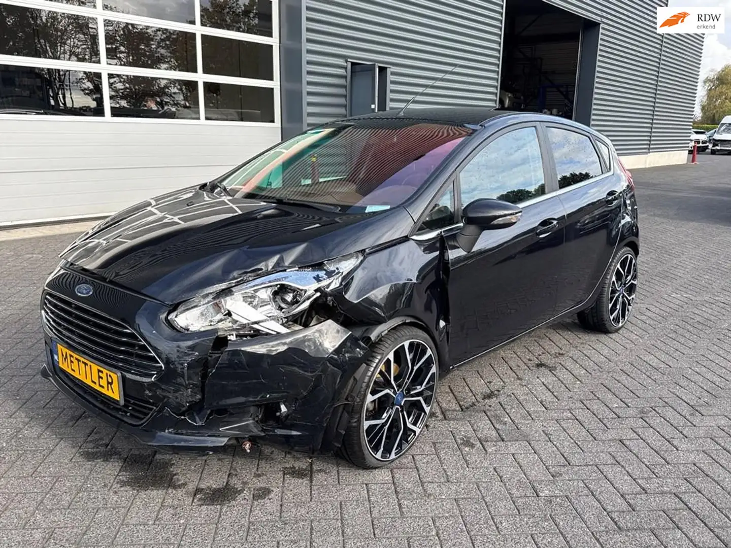 Ford Fiesta 1.0 Titanium, airco Zwart - 1