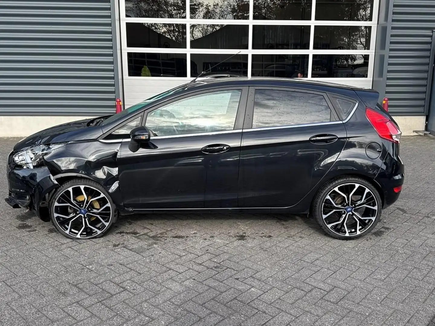 Ford Fiesta 1.0 Titanium, airco Zwart - 2