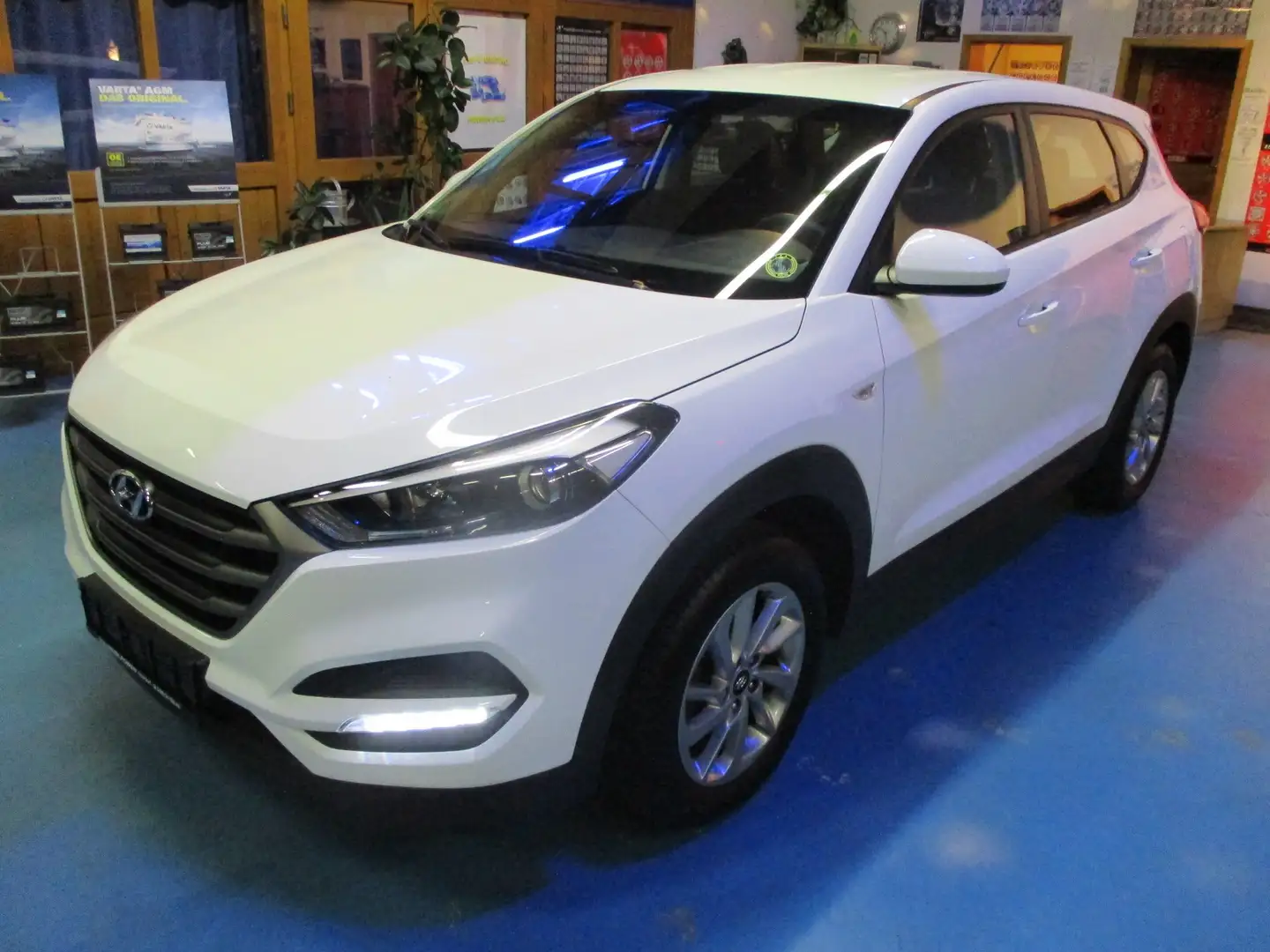 Hyundai TUCSON 1.6 Turbo 2WD DCT Trend,AHK-abnehmbar Top Zustand Weiß - 1