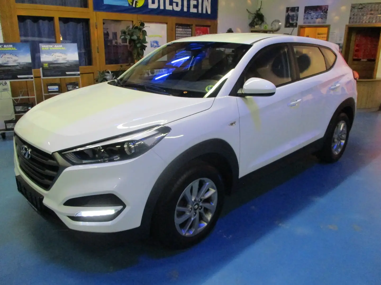 Hyundai TUCSON 1.6 Turbo 2WD DCT Trend,AHK-abnehmbar Top Zustand Weiß - 2