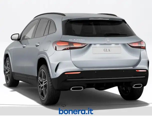 Mercedes-Benz GLA view 4