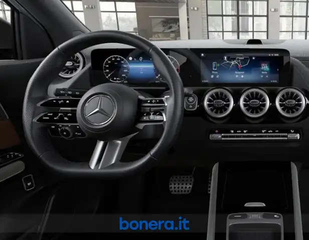 Mercedes-Benz GLA view 5